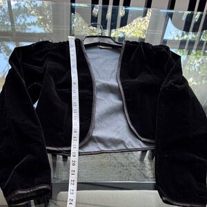 Chic Black Velvet Women's Blazer